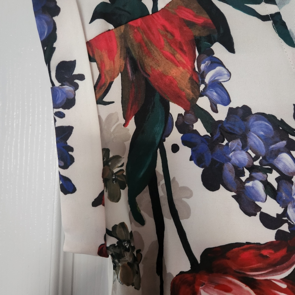 Express V Neck Floral Gramercy Tee, Small (EUC) - Picture 4 of 6